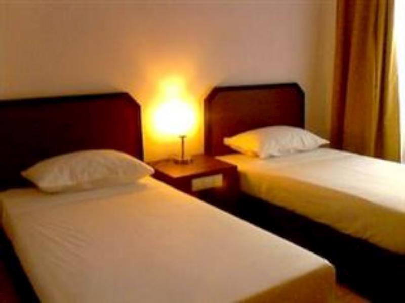 Hotel Lucky Inn Manado Dış mekan fotoğraf