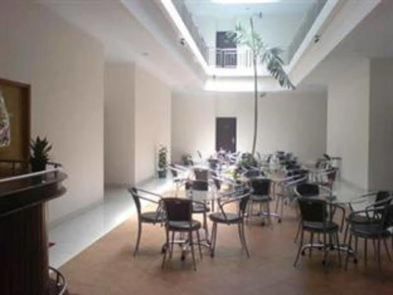 Hotel Lucky Inn Manado Dış mekan fotoğraf
