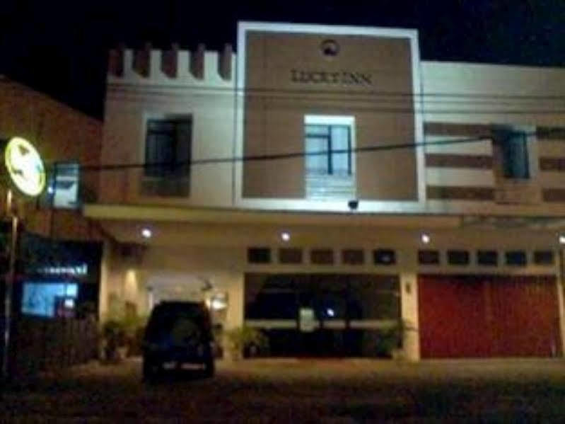 Hotel Lucky Inn Manado Dış mekan fotoğraf